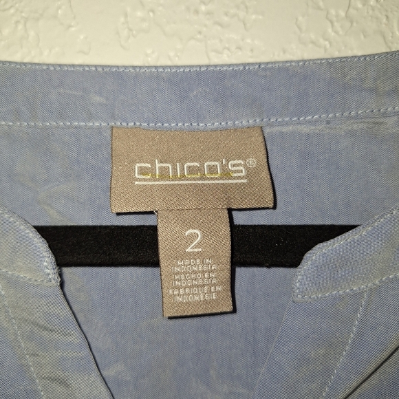 Chicos Women’s 2 Large Blue V Neck Button Up Blouse - Picture 7 of 8